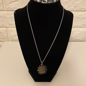 Sterling silver necklace. 🌞